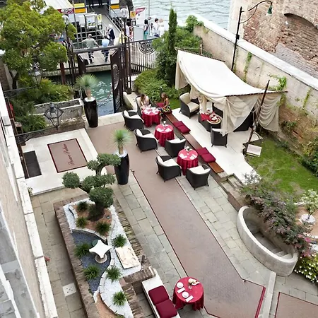 Pesaro Palace מלון 4*