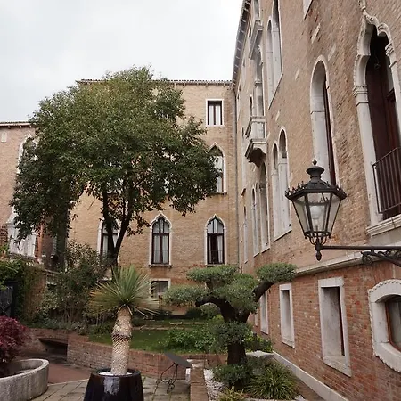 Ξενοδοχείο Pesaro Palace