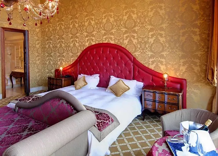 Pesaro Palace מלון 4*