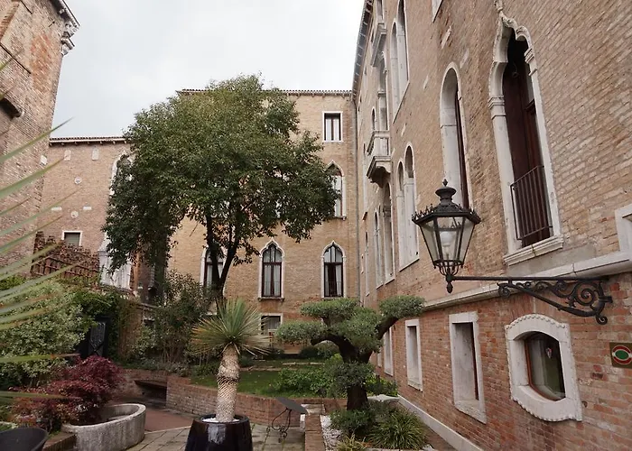 מלון Pesaro Palace