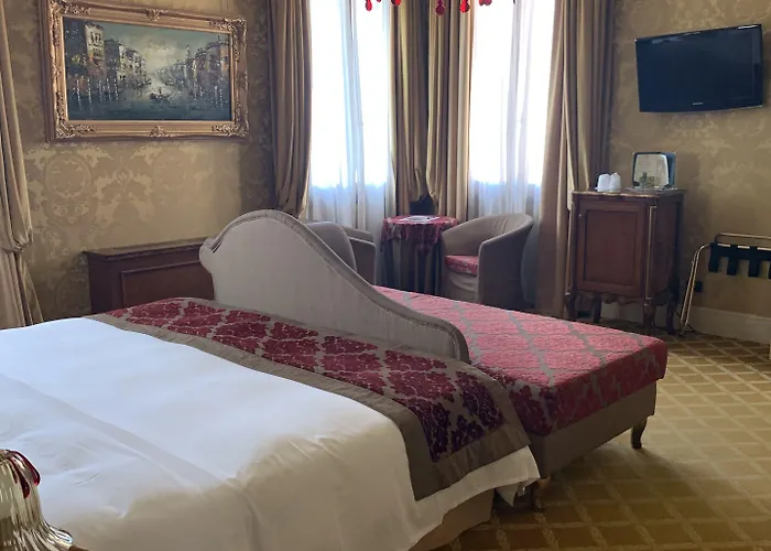 Pesaro Palace Velence