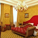 ホテル ペサロ パレス 4*