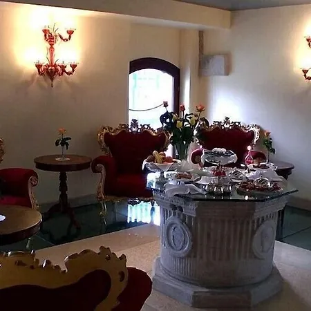 מלון Pesaro Palace