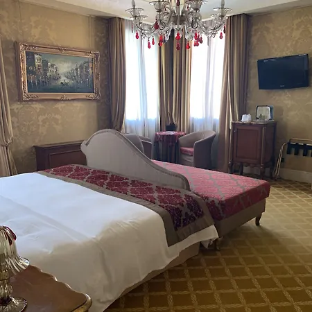 Pesaro Palace Velence