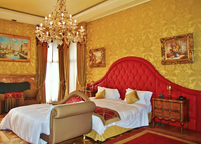 Hotel Pesaro Palace