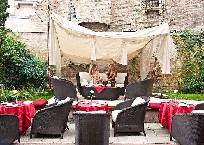 Pesaro Palace מלון 4*