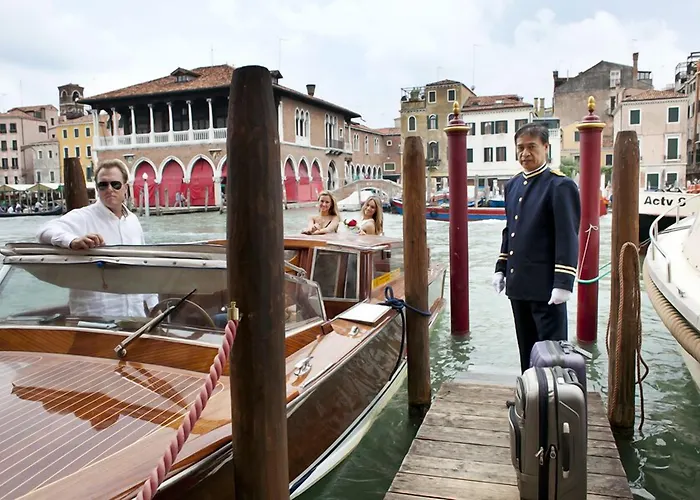 מלון Pesaro Palace 4*