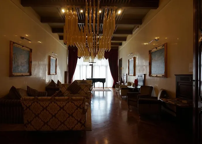 Pesaro Palace מלון 4*