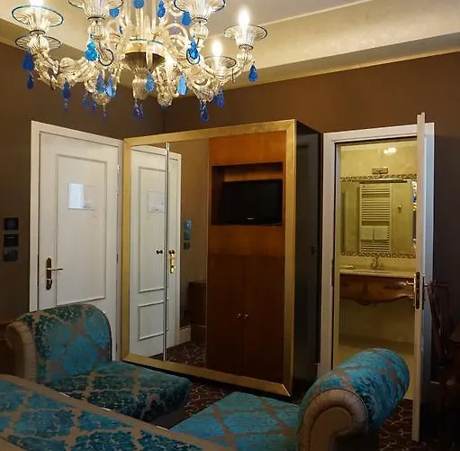 מלון Pesaro Palace 4*